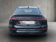 Audi SQ8 Sportback e-tron quattro in Mythosschwarz Metallic