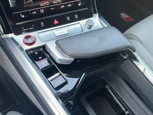Audi SQ8 Sportback e-tron quattro in Mythosschwarz Metallic
