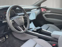 Audi SQ8 Sportback e-tron quattro in Mythosschwarz Metallic