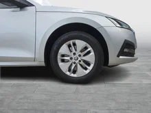 Škoda Octavia Combi 4x4 Ambition TDI DSG in Brillant-Silber Metallic