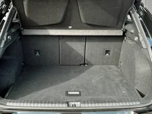 CUPRA Terramar 1.5 e-TSI 150 PS DSG in Nacht-Schwarz Metallic