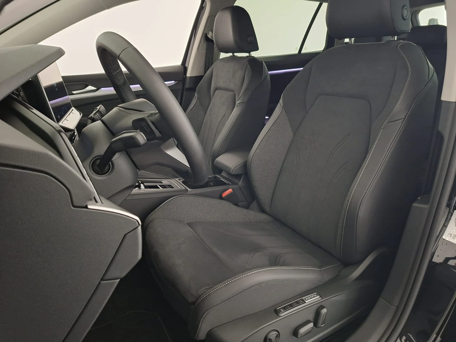 Bild eines Golf Variant Business mHeV DSG