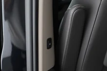 VW Multivan Style ÜH eHybrid 180 kW 4MOTION in Deepblack Perleffekt