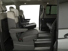 VW Multivan Edition ÜH eHybrid 180 kW 4M in Indiumgrau Metallic/Dach Deepblack