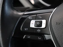 VW Touran Comfortline TDI SCR DSG 7-Sitzer in Pure White
