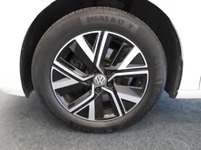 VW Touran Comfortline TDI SCR DSG 7-Sitzer in Pure White