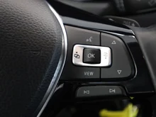 VW Touran Comfortline TDI SCR DSG 7-Sitzer in Pure White