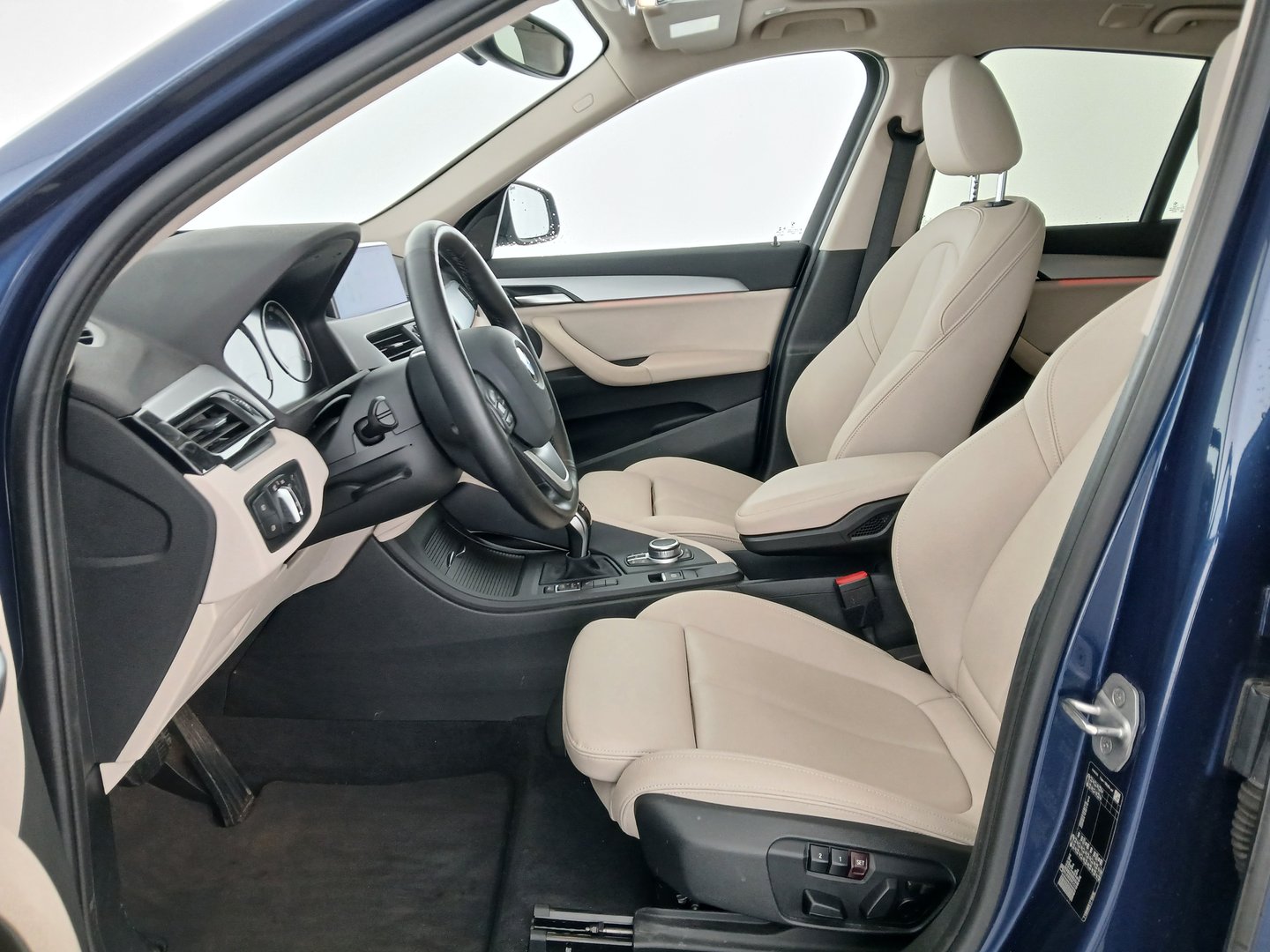 BMW X1 sDrive18i Advantage Aut. | Bild 14 von 32