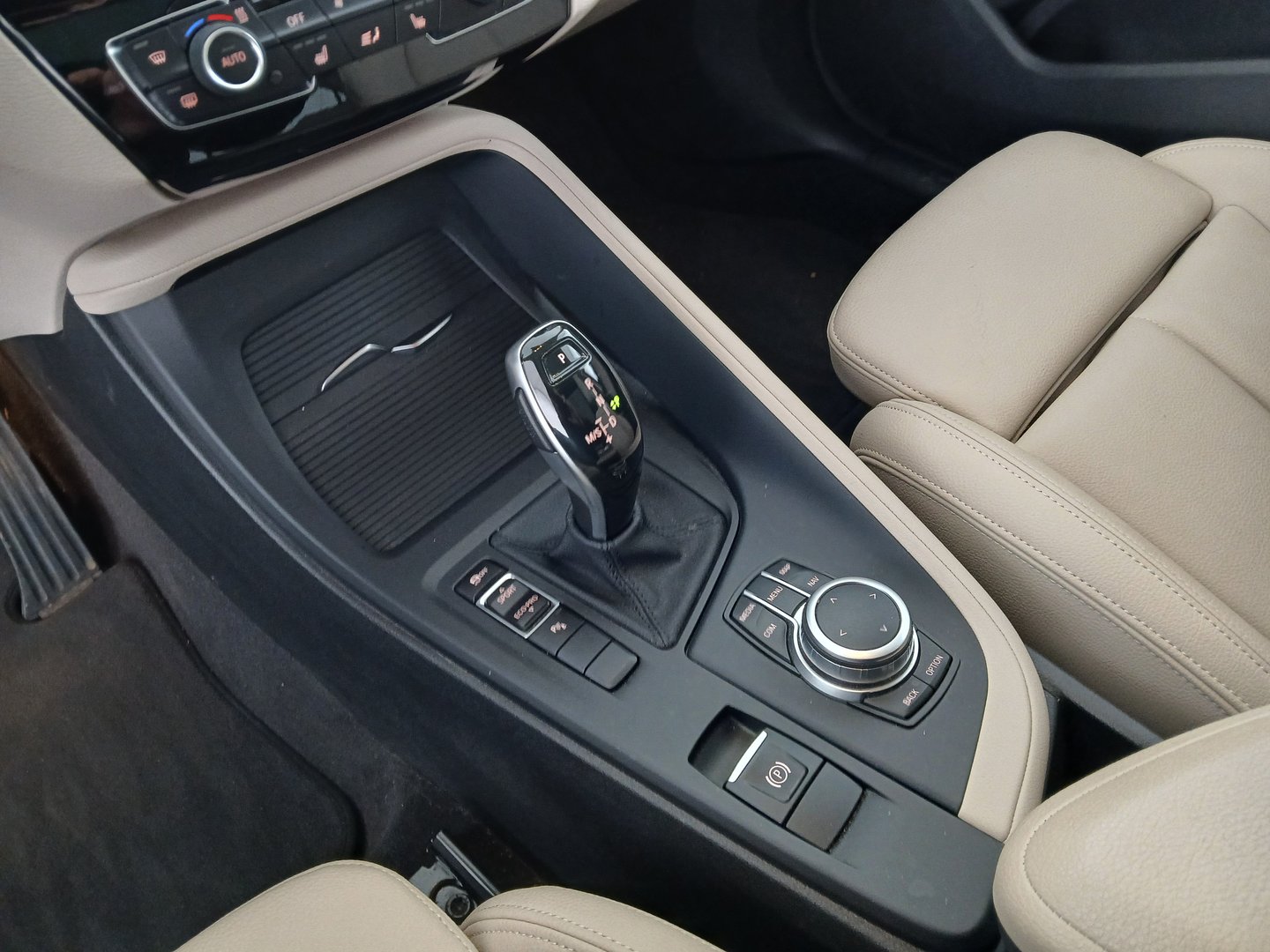 BMW X1 sDrive18i Advantage Aut. | Bild 27 von 32