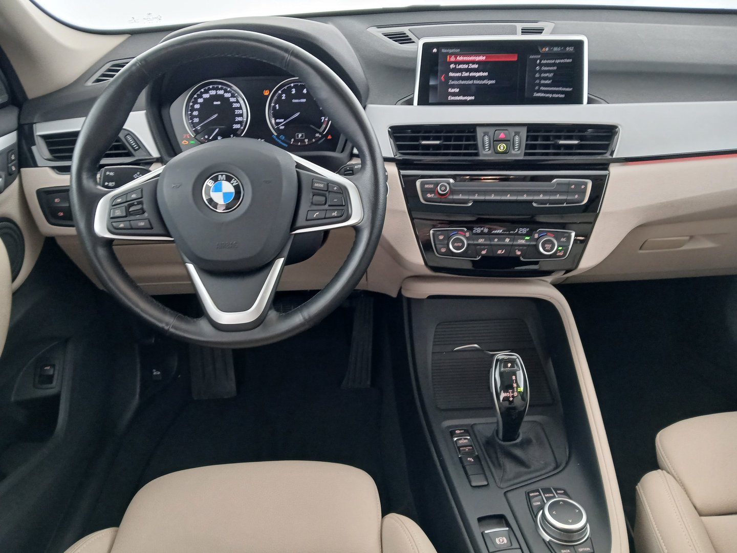 BMW X1 sDrive18i Advantage Aut. | Bild 15 von 32
