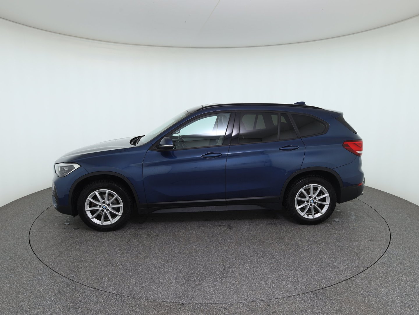 BMW X1 sDrive18i Advantage Aut. | Bild 8 von 32