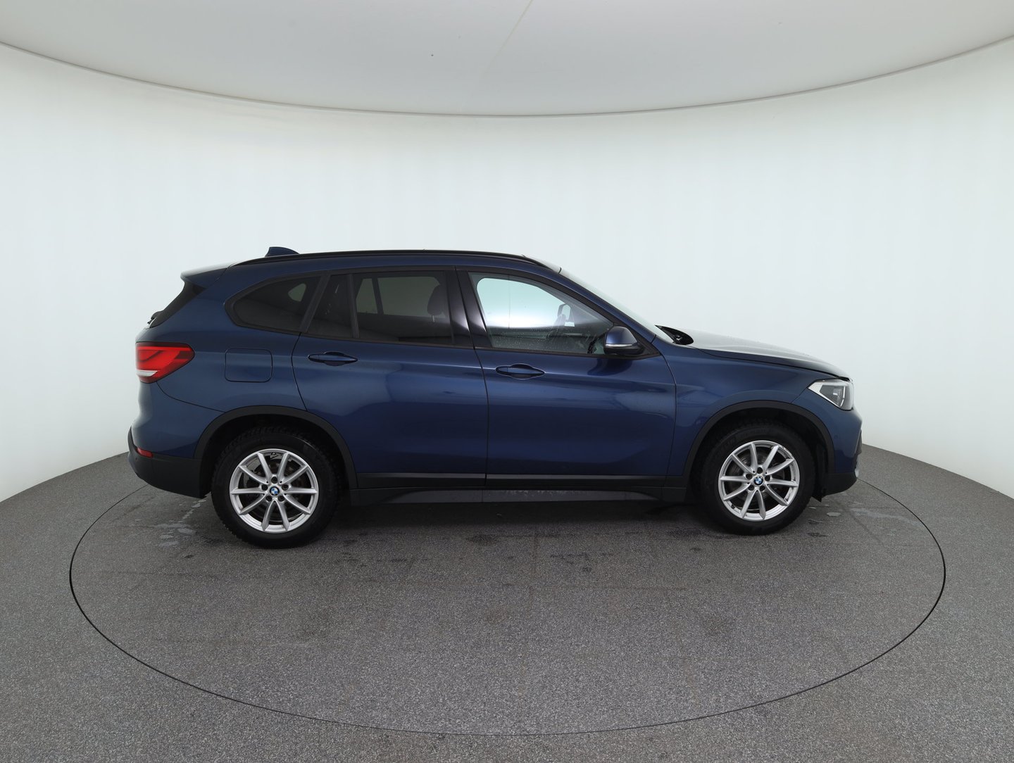 BMW X1 sDrive18i Advantage Aut. | Bild 4 von 32