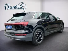 Audi e-tron 50 quattro 230 kW Business in Brillantschwarz