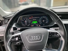 Audi e-tron 50 quattro 230 kW Business in Brillantschwarz