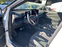 VW ID.4 GTX 4MOTION 250 kW Business -77 kWh in Gletscherweiß Metallic Dach schwarz
