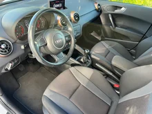 Audi A1 Sportback 1.0 TFSI intense in gletscherweiß metallic