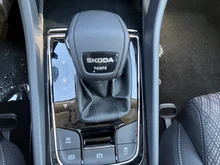 Škoda Karoq 4x4 Selection TDI DSG in Moon-Weiß Metallic