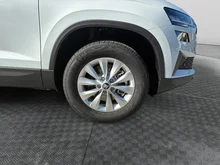 Škoda Karoq 4x4 Selection TDI DSG in Moon-Weiß Metallic