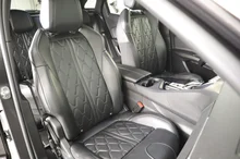 Peugeot 3008 Hybrid 300 4WD GT Line in dunkelgrau - metallic