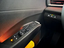VW T-Roc Life eTSI DSG in Pure White Dach Black Uni