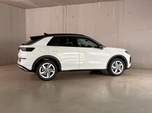 VW T-Roc Life eTSI DSG in Pure White Dach Black Uni