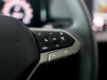 VW T-Roc Life eTSI DSG in Pure White Dach Black Uni