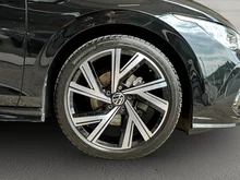 VW Golf R-Line TSI in Grenadillschwarz Metallic