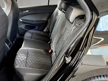 VW Golf R-Line TSI in Grenadillschwarz Metallic