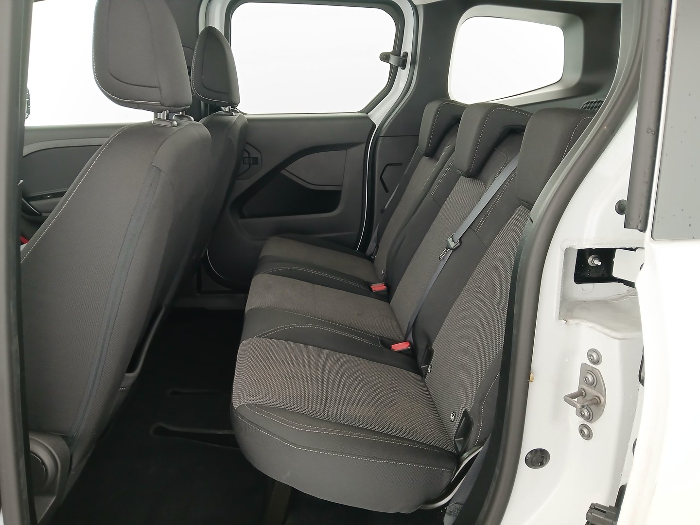 Mercedes T-Klasse 180 Progressive Aut. | Bild 25 von 28