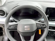 SEAT Arona Reference Edition 1.0 TSI in Nacht-Schwarz Metallic