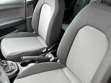 SEAT Arona Reference Edition 1.0 TSI in Nacht-Schwarz Metallic