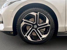VW ID.7 Tourer GTX 4MOTION 250kW Business in Scale Silver Metallic Dach Schwarz