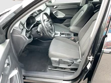 Audi Q3 35 TFSI in Schwarz, Metallic