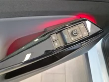 VW ID.4 Pro 210 kW Business in Gletscherweiß Metallic Dach schwarz