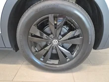 VW ID.4 Pro 210 kW Business in Gletscherweiß Metallic Dach schwarz