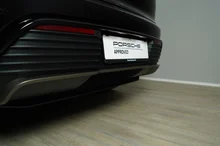 Porsche Macan Turbo in tiefschwarzmetallic