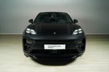 Porsche Macan Turbo in tiefschwarzmetallic