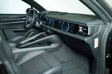 Porsche Macan Turbo in tiefschwarzmetallic