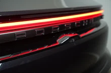 Porsche Macan Turbo in tiefschwarzmetallic