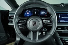 Porsche Macan Turbo in tiefschwarzmetallic
