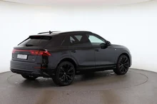 Audi Q8 e-hybrid quattro 360 kW in Mythosschwarz Metallic