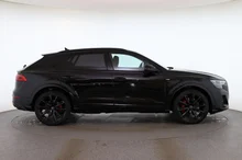 Audi Q8 e-hybrid quattro 360 kW in Mythosschwarz Metallic