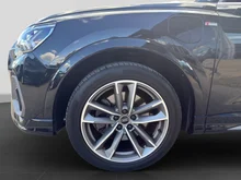 Audi Q3 e-tron 45 TFSI e S line exterieur in Mythosschwarz Metallic