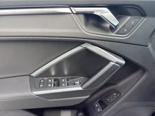 Audi Q3 e-tron 45 TFSI e S line exterieur in Mythosschwarz Metallic