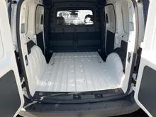 VW Caddy Cargo TDI 4MOTION in Candyweiß