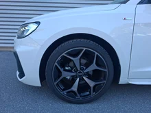 Thumbnail-Foto von Fahrzeug