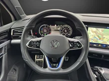 VW Touareg R eHybrid 4MOTION in Deep Black Perleffekt