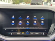 VW Touareg R eHybrid 4MOTION in Deep Black Perleffekt