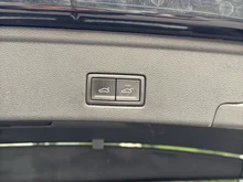 VW Touareg R eHybrid 4MOTION in Deep Black Perleffekt