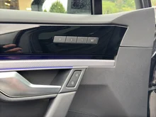 VW Touareg R eHybrid 4MOTION in Deep Black Perleffekt